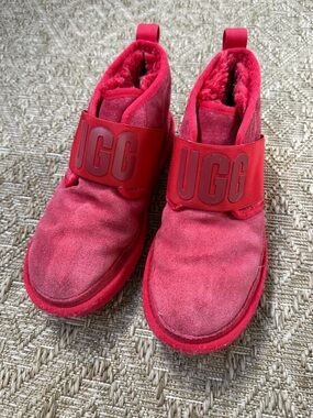 UGG Neumel II Graphic Women's Size 8 US Red Suede Chukka Boots Shoe